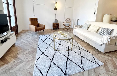 La Real House | THE RIVIERA - T3 Hyper historic center