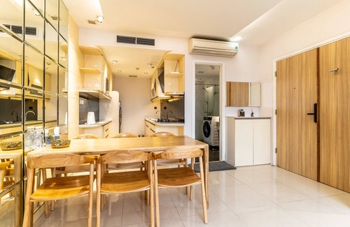 Ben Thanh Apartment | The Rixx Luxury Apartment in the heart of Saigon , gym/pool/security/rooftop bar