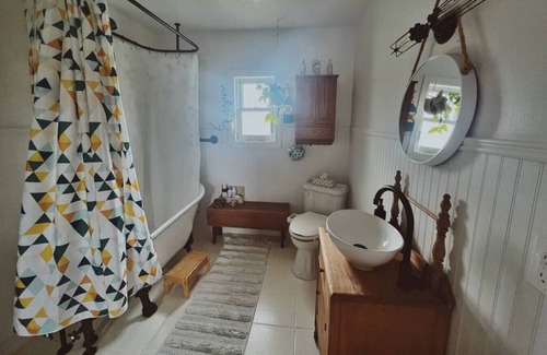 Consecon House | The Robin House · The Robin House: Your Rustic/Modern Home & Spa