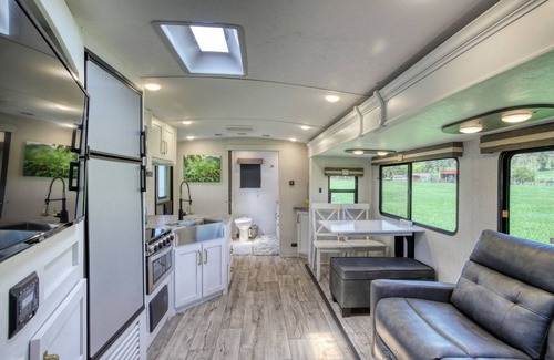 Nemo House | The Robin · Quiet · Views · King Bed · Near Trails · WiFi · SmartTV · Weekly -5%