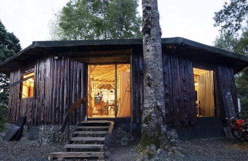 Filandia Cabin | The round house in Filandia with waterfall