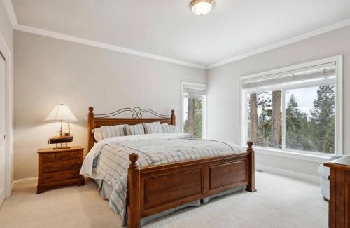 Kings Beach House | The Royal Canterbury Retreat - Near Kings Beach & Lake Tahoe