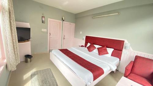 New Manali House | The Royal Meadows