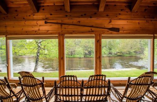 Grayling House | The Royal Stag Lodge - Riverfront on the Au Sable