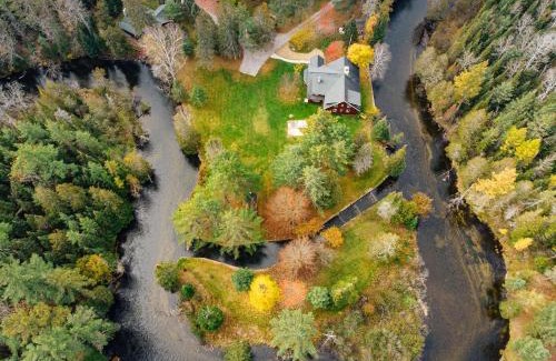 Grayling House | The Royal Stag Lodge - Riverfront on the Au Sable