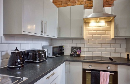 Manchester Apartment | The Ruby Suite Summar
