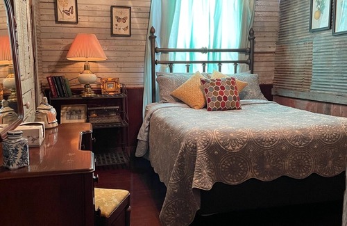 Mart House | The Rustic Hideaway - Pool & 2 Hot Tubs!