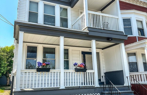 Albany Apartment | "The Rustic Home" - In the heart of Albany - 3 Bedroom - Sleeps 6