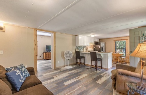 Hulbert House | The Rustic Minnow: Walk to Lake, Enjoy Outdoor Amenities and Stunning Landscape