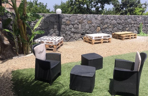 Santa Tecla House | THE RUSTIC POZZILLO-ACIREALE HOUSE WITH SHARED POOL