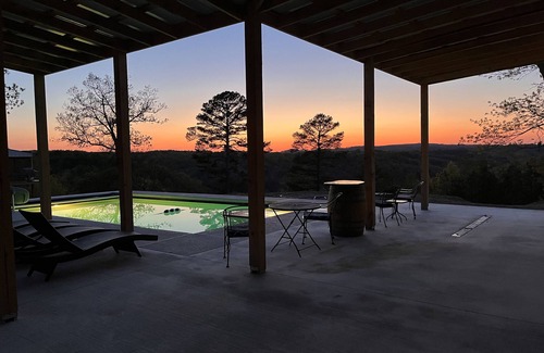 Eureka Springs Cabin | The Rustic Retreat @ Rocky Acres - Amazing Views!