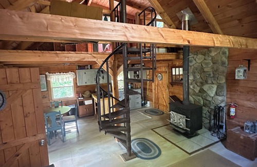 Hillsgrove Cabin | The Rustic Woodzie! Hunters Dream!