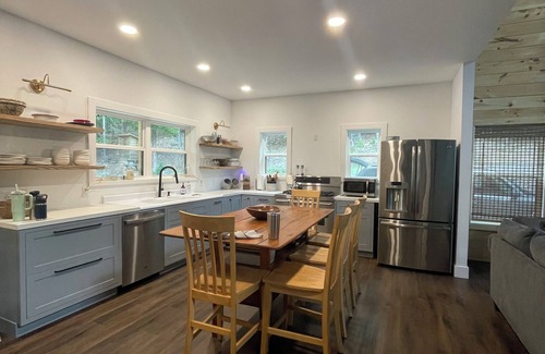Upper Tract Cabin | The Rusty Lantern! Enjoy peace and quiet in this cozy mountain cabin! Free WiFi