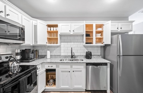 Clarksville House | The Ryders Nest w/King Suite