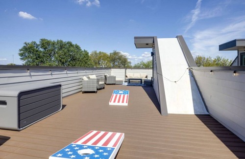 Radnor Apartment | `The Ryman` 4BR Haven with Scenic Rooftop