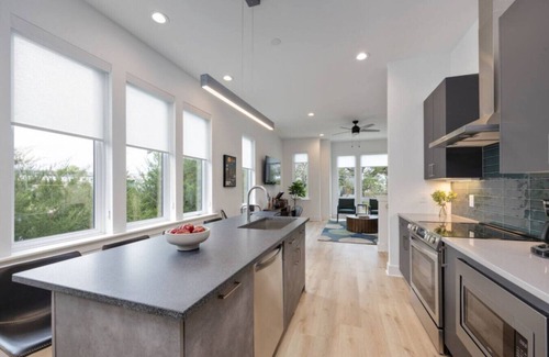 Radnor Apartment | `The Ryman` 4BR Haven with Scenic Rooftop