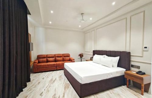 Somnath Hotel | The S Crown Somnath
