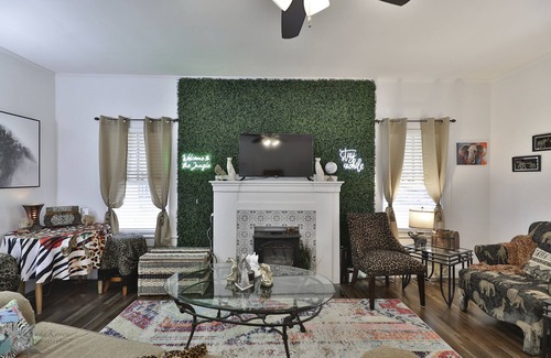 Elmwood Area House | The Safari Suites - ONE OF A KIND! WILDly close to everything! GRReat for all!