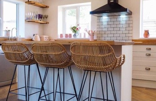 East Wittering House | The Sails a beautifully presented chalet bungalow with