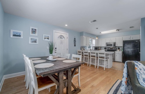 Gulf Breeze Apartment | “The Salty Beach” Gulf Breeze
