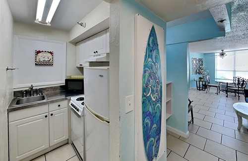 Daytona Beach Condo | The Salty Fountain | Beachfront Condo with Balconies, Resort Pool + Hot Tub