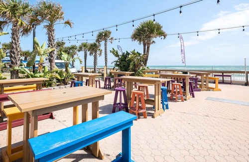 Daytona Beach Condo | The Salty Fountain | Beachfront Condo with Balconies, Resort Pool + Hot Tub