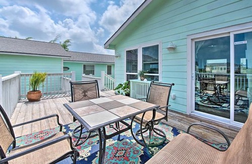 Rockport Apartment | The Salty Lime 2 Waterfront Getaway with Deck and Dock