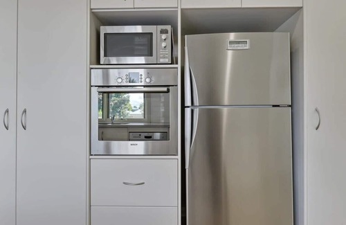 Bletchington Apartment | The Sampson Haven - Luxe CBD Getaway, Pets Allowed