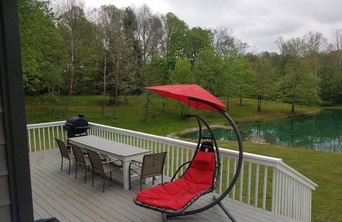 Helmsburg House | The Sanctuary 14 acres w/private pond/trails in beautiful Brown County