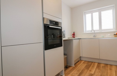 Crantock Cottage | THE SAND DUNES, family friendly, with a garden in Crantock