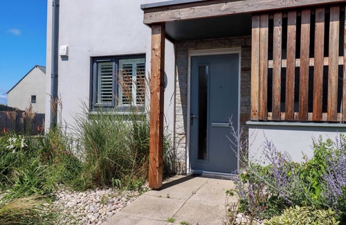 Crantock Cottage | THE SAND DUNES, family friendly, with a garden in Crantock