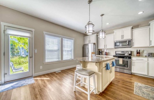 South Haven House | The Sandbar: Spacious Dog-Friendly Getaway with Access to Year-Round Pool & Hot