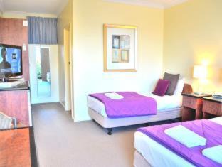 Lorne Hotel | The Sandridge Motel