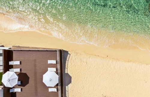 Seven Mile Beach Apartment | The Sands 5 - Last-Minute Deal Available on This Luxury Oceanfront Condo