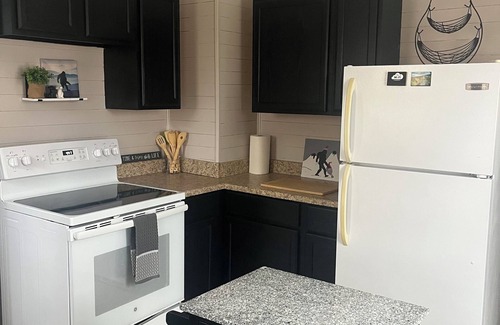 Summerlee Apartment | The Sasquatch Hideaway: Private 1BR Adventure Loft