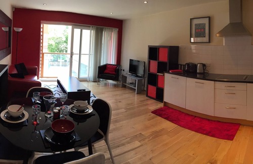 Hull Old Town Apartment | The Sawmill, Stylish city centre accommodation with a quiet setting RED