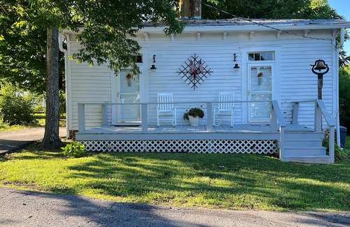 Farmville Cottage | The Schoolhouse in Historic Worsham