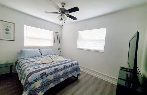 South Pinellas Community Council House | The Sea Scallop Minutes to Madeira Beach
