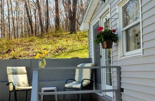 East Lyme House | The Seashell (Cottage 2)