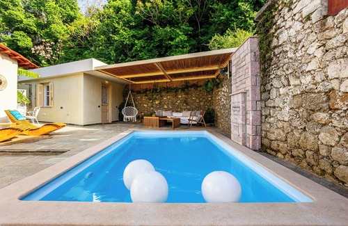 Kalamata House | The Secret Garden - Courtyard & Private Pool Villa