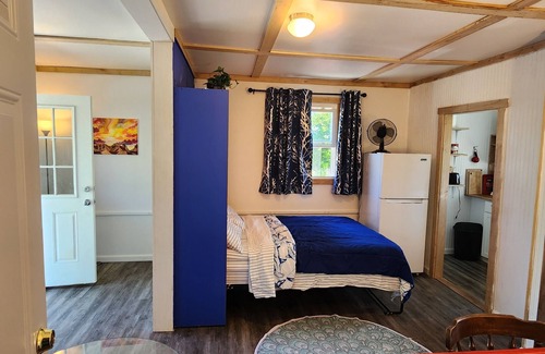 Burdett Apartment | The Seneca Sunsets Studio