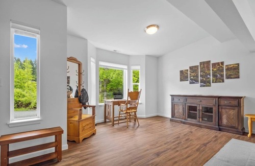 Olympia House | The Sequoia: New! 4bd w/Soak Tub & Sauna Olympia