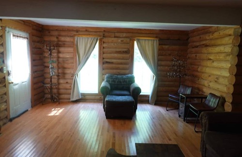 Summerlee House | The Shack, An exquisite 3 bed room log cabin.