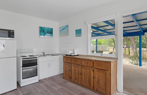 Rainbow Beach House | The Shack - Rainbow Beach. The Ultimate Beach Shack. Pets Welcome. Fenced yard.