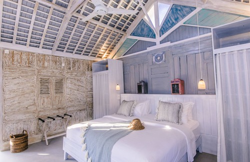 Mushroom Bay Bed & Breakfast | The Shacks at Sandy Bay