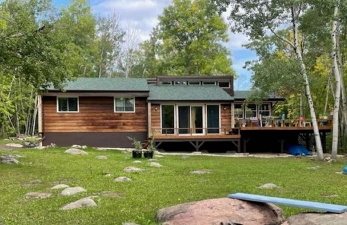 Manitoba Cottage | The Shamrock Lakeview Cottage- Enjoy Beach Country