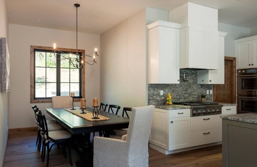 Sun Valley House | The Sheepbend Home - Luxury Home Steps to River!