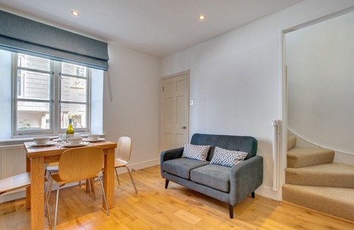Dartmouth House | The Shell House - Two Bedroom House, Sleeps 4