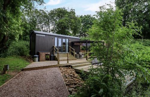Middleton Cheney House | The Shepherds Hut at Bridge Lake Farm & Fishery