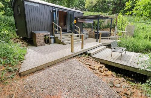 Middleton Cheney House | The Shepherds Hut at Bridge Lake Farm & Fishery